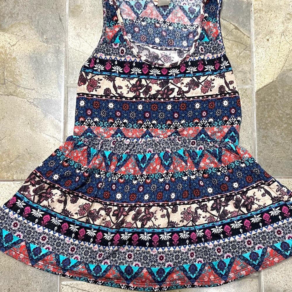 Gorgeous Tank Top that flares out at the bottom🤍